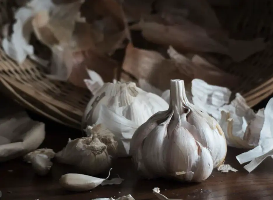 Ways-to-Clean-Garlic